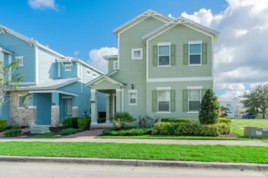 Beautiful Home Near Disney with Private Pool! 5 Bedroom Villa by Redawning Hotels in 