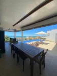 Villa Azul Mar - Sofisticação e Refúgio na Enseada Hotels in 