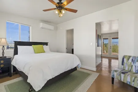 Panoramic Mountain Views, Heated Pool, 2 Kitchens