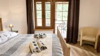 Sasek Mały # Pensjonat # Jazdy Konne Hotels in 