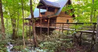 Streamsong เคบินที่มีวิวลำธารที่สงบและอุปกรณ์อาบน้ำร้อนและโต๊ะพูล โดย RedAwning - ชาเลต์