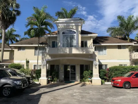 Family Comfort in Jamaica - Enjoy 7 Miles of White Sand Beach! Villa by RedAwning Hotels in 