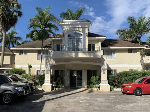 在牙買加享受家庭舒適 - 享受7英里的白沙灘！紅色覺醒的別墅