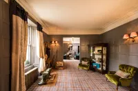 Balmoral Arms Hotels in Ballater