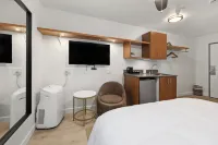 Little Italy Inn - Limited Service Apart Hotel