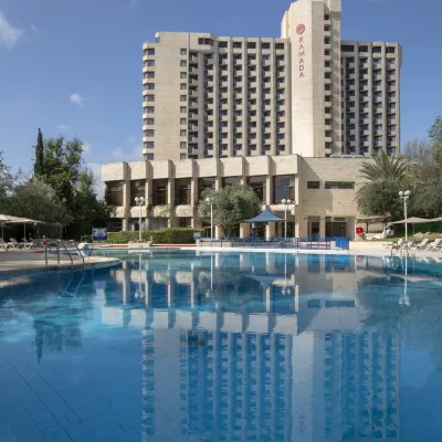 Ramada Jerusalem Hotel โรงแรมใกล้พิพิธภัณฑ์อิสราเอล