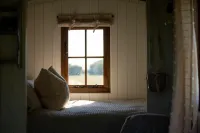 Harbour Ranch Hut - Rustic Countryside Escape Hotels in 