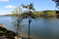 The Wharf Resort Hotels in Lake Hamilton