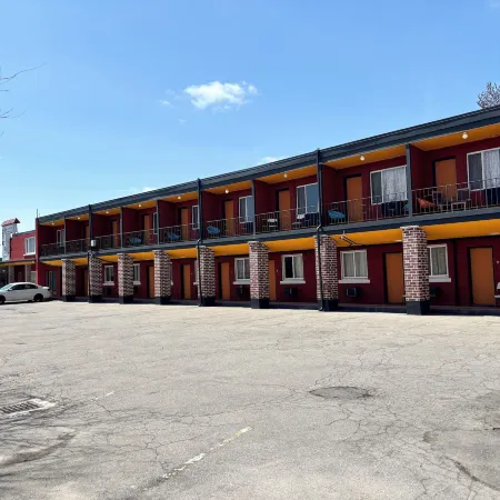 6267 Persepolis Inn Отели рядом с достопримечательностью «Ландис-Лейн»