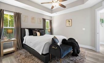 5 Minutes to Beach and Downtown Fire pit Grill