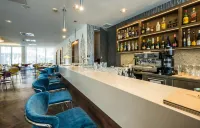 Hotel Golden Lake Resort - bar