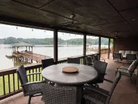 Camm's Lakeside Retreat (Close to Charlotte), Family-Friendly, Boat Available