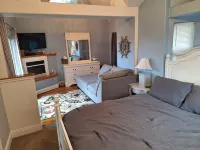 Ocean Cabin 23 with Private Hot Tub (Honeymoon) Hotels in Smith River