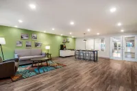 WoodSpring Suites Tampa Airport North Veterans Expressway Hotel a Town 'n' Country