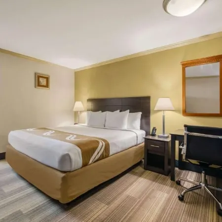 Hibiscus Inn & Suites