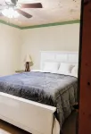 Cozy Pines Log Cabin 2BR+Loft Creekside w/ Hot Tub