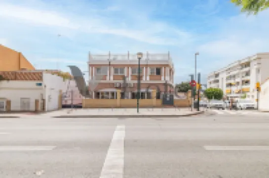 Ayz Elcano - Auto Check-in Property