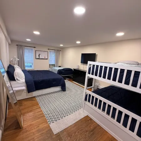 The Ultimate NYC Group Getaway. Sleeps 10 in Hoboken