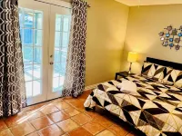 House 3-Bedroom 2-Full Baths FREE Garage Parking, Washer, Dryer in The Woodlands