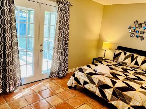 House 3-Bedroom 2-Full Baths FREE Garage Parking, Washer, Dryer in The Woodlands