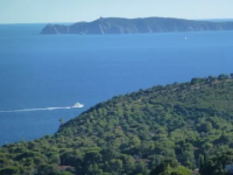 Air-conditioned villa with heated pool, breathtaking sea view on the Levant Island