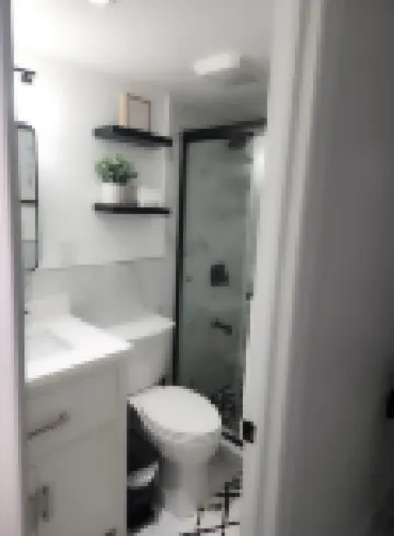 Take it easy at this unique and tranquil getaway. Free Wifi, Free street Parking