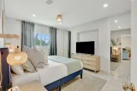 Luxury Oasis W/ Htd Pool ~ 10min to Beach, Game Room & Fire Pit