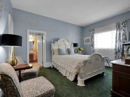 Old Library Inn - J.R.R. Tolkien Room