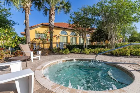 Stunning 6 bed Home with Private Pool Overlooking Quiet Conservation Area