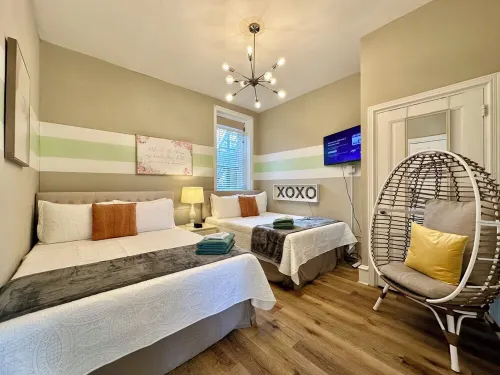 Midtown Whimsical Apartment 1 Block To River- Walk To Restaurants!