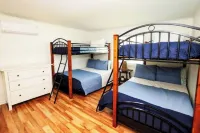 Quiet/charming 2-bedroom Sunset-Lake view cottage lovely Seneca lake, wine trail