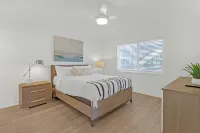 Waterfront Oasis 2BR/2BA with Pool, Gym, Balcony & Parking - balcony