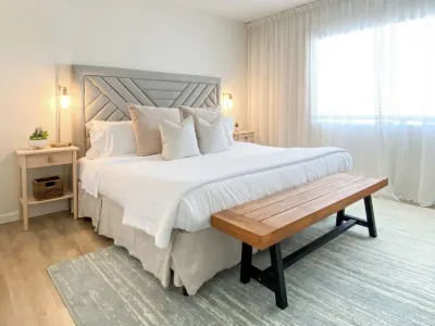 Luxury Pool Home for 10 – Near ASU & Airport Hotels near Changing Hands Bookstore