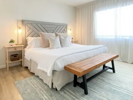 Luxury Pool Home for 10– Near ASU & Airport - BBQ - Continental Breakfast Отели рядом с достопримечательностью «Painting with a Twist»