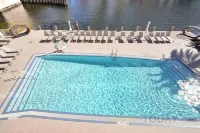 Beachwalk Resort Hotel - Beach