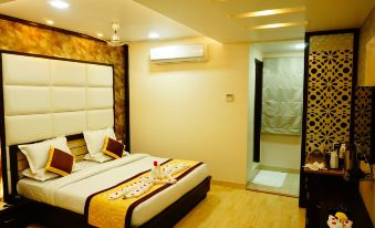 Hotel Golden Laurel Inn