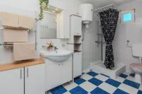 Apartments Juracak Josip i Mira Hotels in Nin