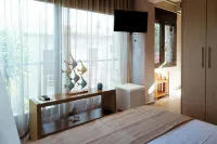 Christie's Luxury Suites by Dandy Hospitality - balcony