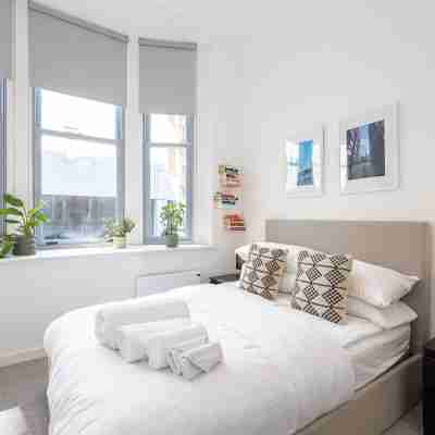 Azure Suite 1BR City Walks Rooms