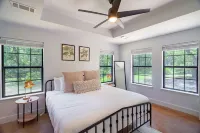 Country Home on 5 Acres-15 Min to Snow's BBQ