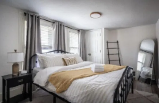 Walkable to Everywhere in Little Italy- Near CWRU, Cleveland Clinic Main Campus โรงแรมใน