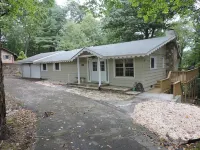 MOUNTAIN GOLF! Charming 3-bedroom house in Spruce Pine with WiFi and AC .