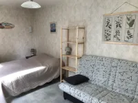 Two-room apartment ideally located 200 m from the ocean, 900 m from downtown