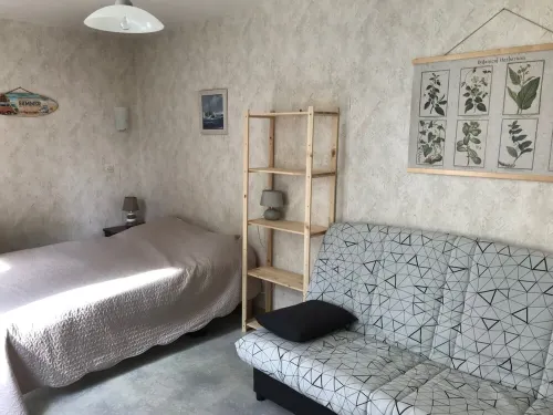 Two-room apartment ideally located 200 m from the ocean, 900 m from downtown