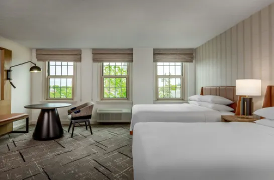 Sheraton Commander Hotel