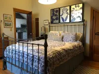 Perfect Location, Walk to Harbor or Downtown