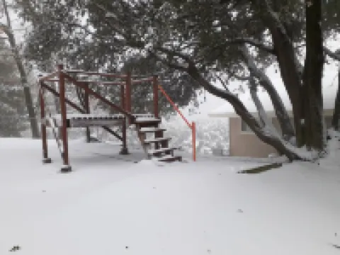 LAKEVIEW CABIN!! AIRCONDITIONED!!  AMPLE PARKING !!