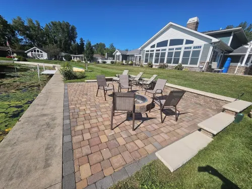 Irish Lakefront, Hot Tub! Pets, Dock, Fishing, Kayaks, Ice Fishing, Hunting!