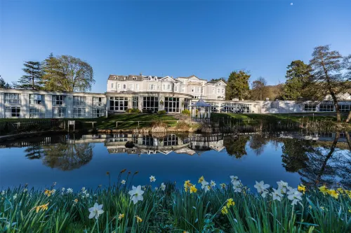 DoubleTree by Hilton Cheltenham-Cotswolds - parking