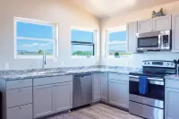 Pool, Hot Tub, King Bed, easy access to SedonaWinery Ranch by StargazerSedona